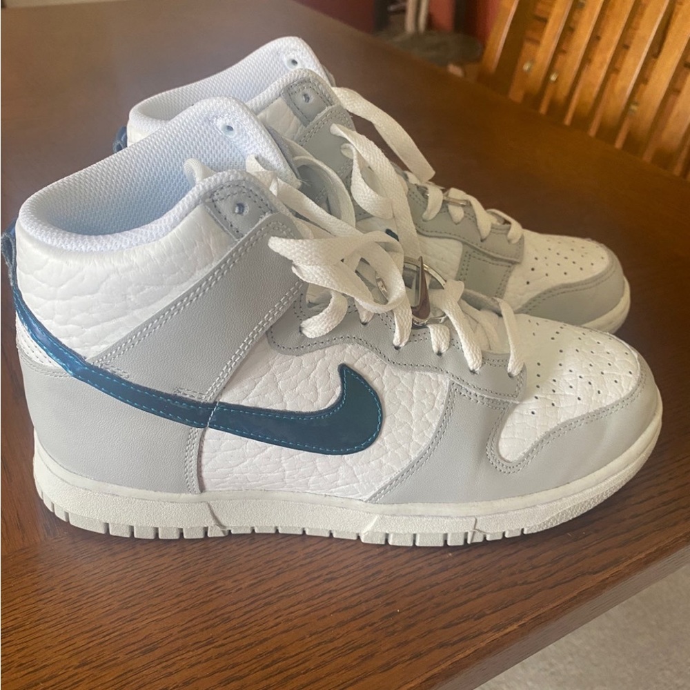 Womens Nike dunk High FLS size 8